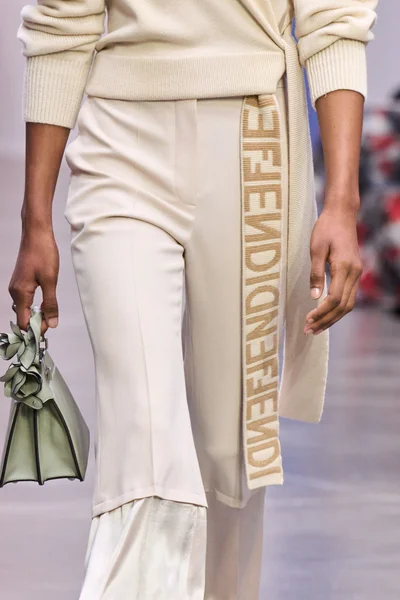 Look 49